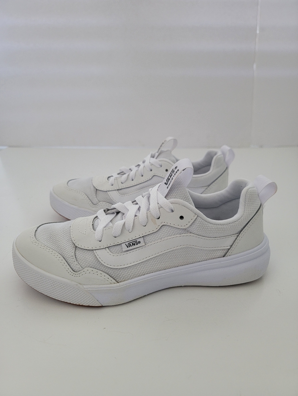 Vans Women"s White Lace Up Mesh Sneakers Size 8.5